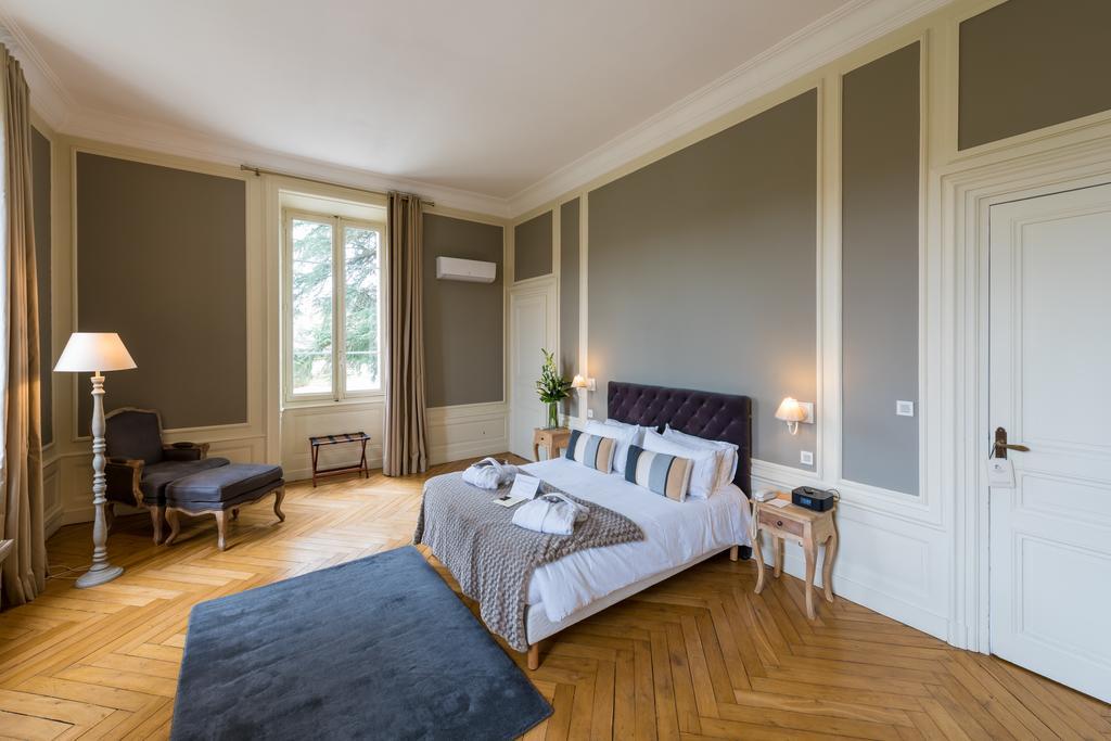 Domaine Des Sequoias - Les Collectionneurs Hotel Ruy-Montceau ภายนอก รูปภาพ
