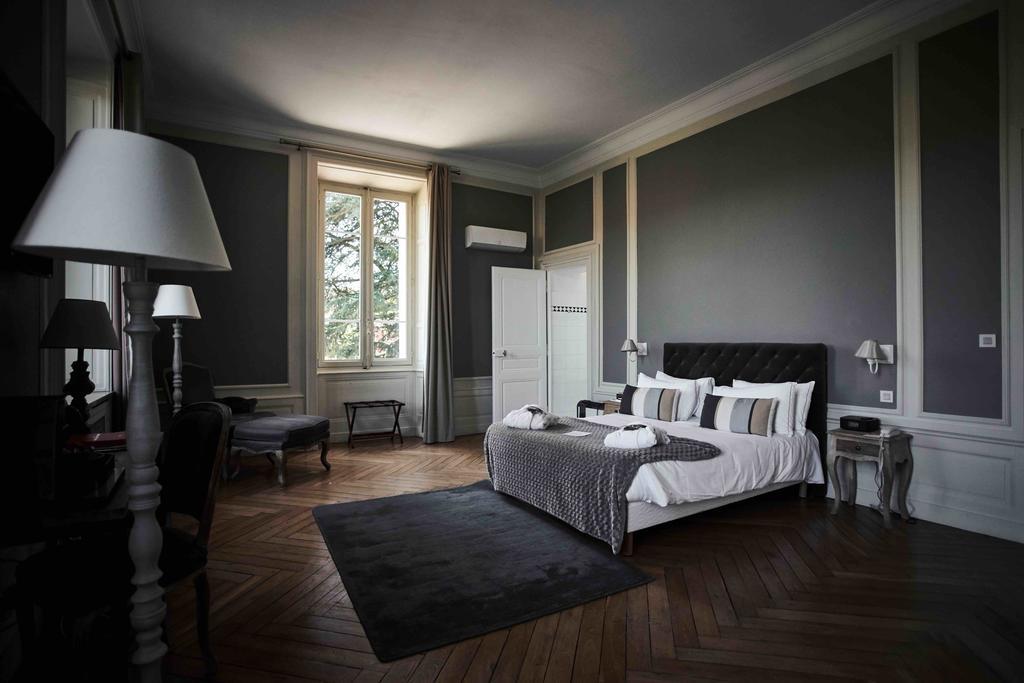 Domaine Des Sequoias - Les Collectionneurs Hotel Ruy-Montceau ภายนอก รูปภาพ